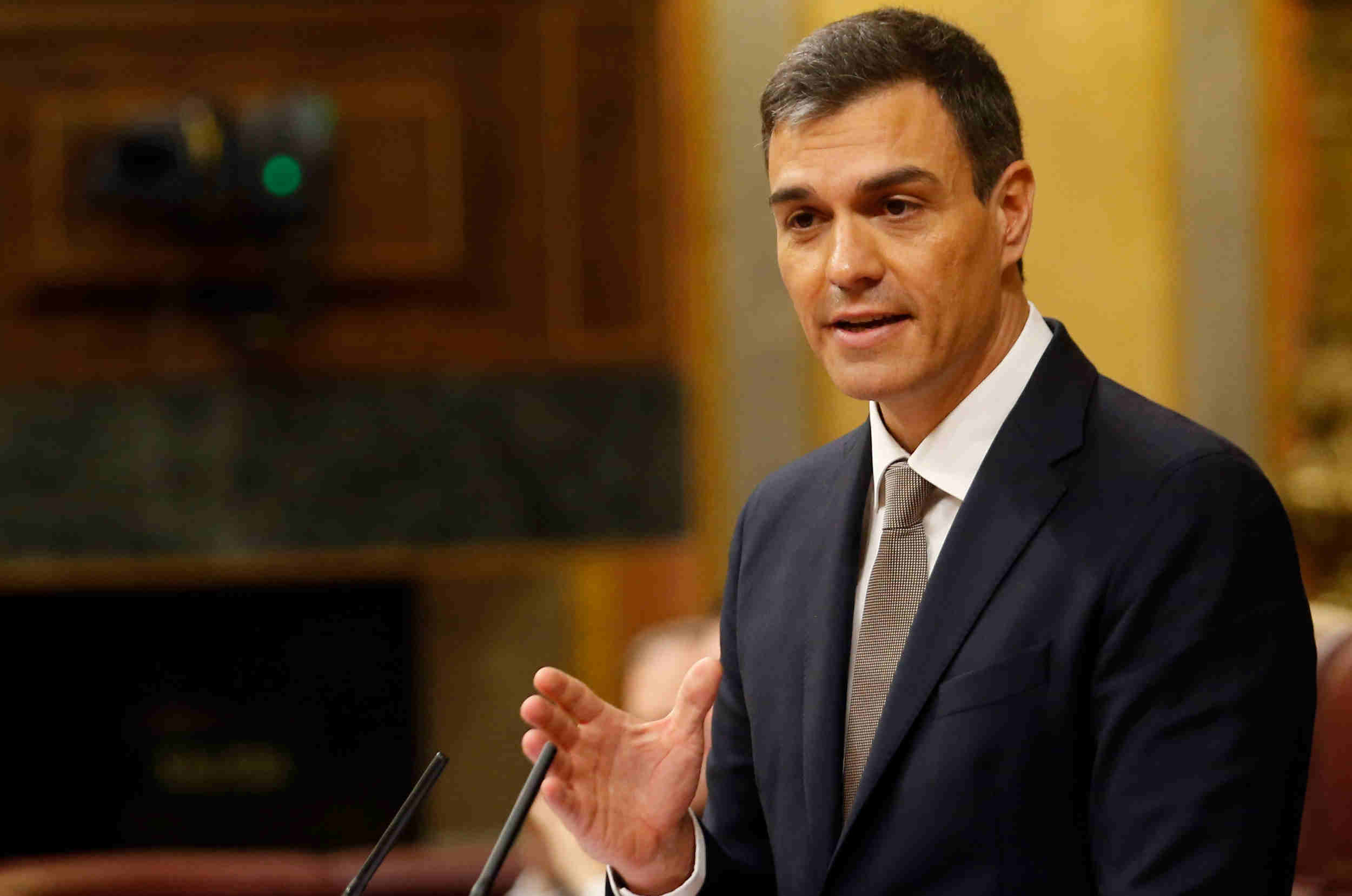 Socialist leader Pedro Sánchez in parliament (by Javier Barbancho)